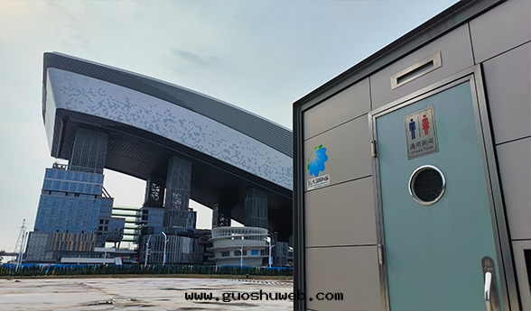 五(wǔ)大(dà)湖(hú)环(huán)保移動(dòng)公(gōng)廁助力前(qián)海(hǎi)·華發(fà)冰雪(xuě)世界盛大(dà)開(kāi)業！