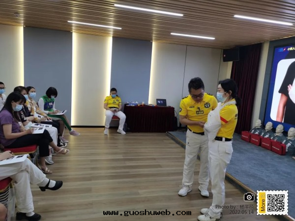 五(wǔ)大(dà)湖(hú)环(huán)保小黃人(rén)應(yìng)急救護知識技能(néng)培訓