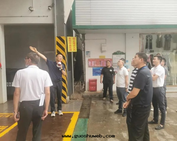 市領導實(shí)地(dì)考察智能(néng)除臭一(yī)體(tǐ)化(huà)系(xì)統