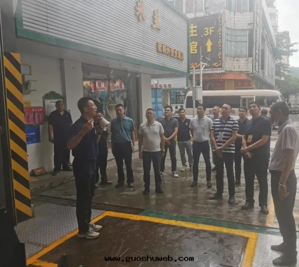 市領導實(shí)地(dì)考察智能(néng)除臭一(yī)體(tǐ)化(huà)系(xì)統