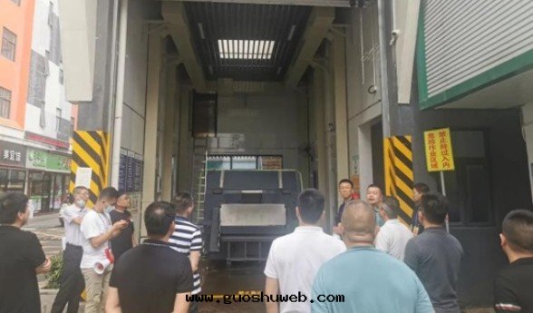 市領導實(shí)地(dì)考察智能(néng)除臭一(yī)體(tǐ)化(huà)系(xì)統